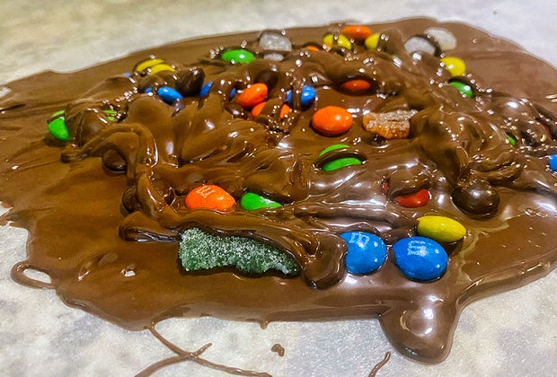 No-Bake Easy Dessert Recipes: Chocolate Bark for all seasons