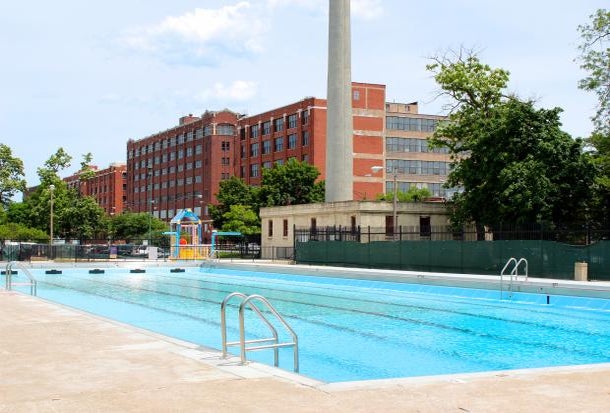 Free swimming pools in Chicago: McKinley Park Pool