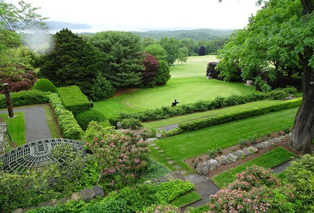 See the stunning grounds at Kykuit during your Memorial Day Weekend getaway.