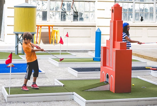 kids playing Mini golf