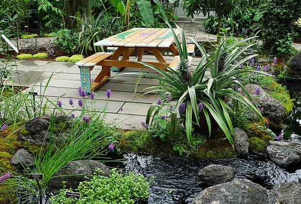 Museum exhibits in NYC Around the Table