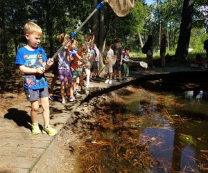 Dive into nature with your kiddos during Naturalist Explorers./Photo courtesy of Houston Arboretum & Nature Center.