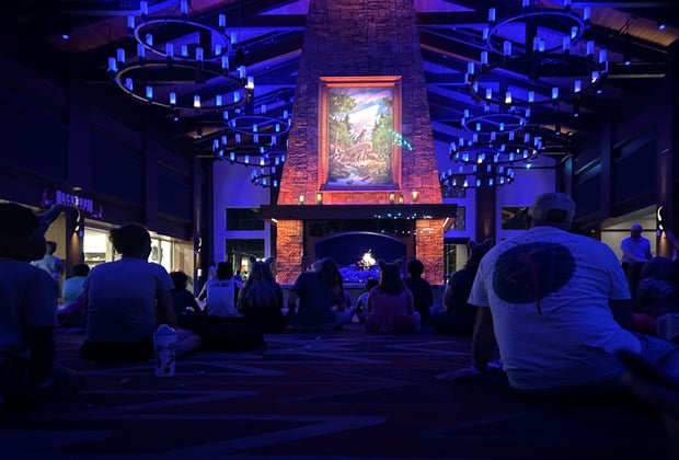 Great Wolf Lodge Maryland: Legend of Luba lobby show