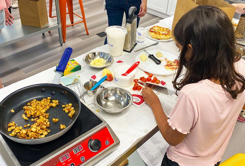 Best Preschool and Toddler Classes in New Jersey Flavor Labs helps kids experiment with food and flavors. Photo courtesy of Flavor Labs