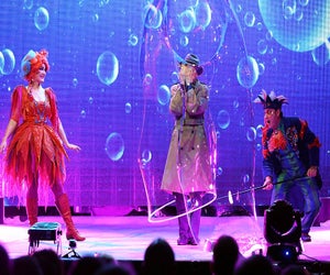 The magical B- The Underwater Bubble Show brings astonishing feats to State Theatre New Jersey. Photo courtesy of the production