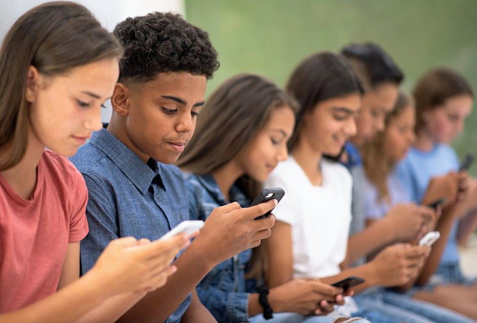 When NYC kids head back to the classroom, cell phones must be out of sight. Photo via Canva