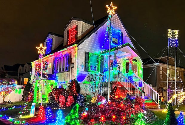 Best Neighborhood Christmas Light Displays and Holiday Lights in NYC: Christmas lights in NYC: Modafferri home
