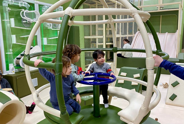Little Explorers Play House: Kids on a merry-go-round