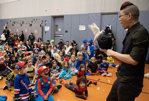 Magic shows in NYC Rogue the Magician