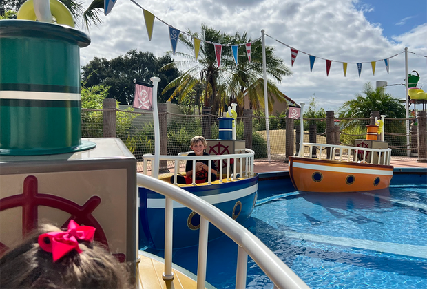 Peppa Pig Theme Park: Grandad Dog's Pirate Boat Ride