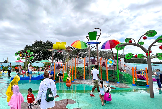 Peppa Pig Theme Park: Muddy Puddles Splash Pad