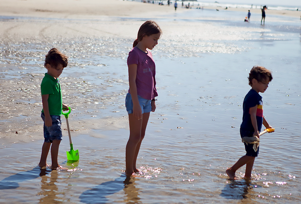 Outdoor Activities in Nature for Kids: kids with shovels on the beach