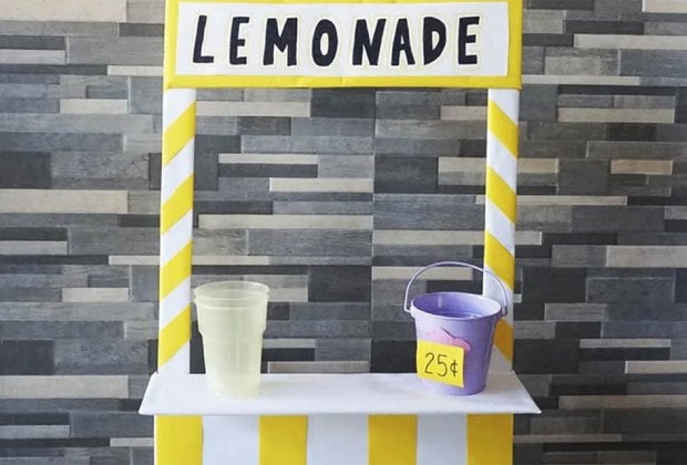 Ultimate Summer Bucket List Ideas: Make a cardboard lemonade stand
