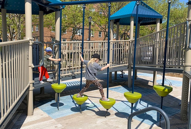 NYC playgrounds: Climbing at Ravenswood Playground