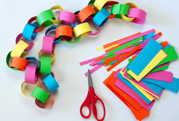 Paper Chains : Creative Ways for Holiday Cards Recycling