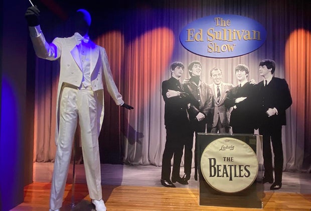 Iconic NYC scenes are re-created throughout the RiseNY galleries