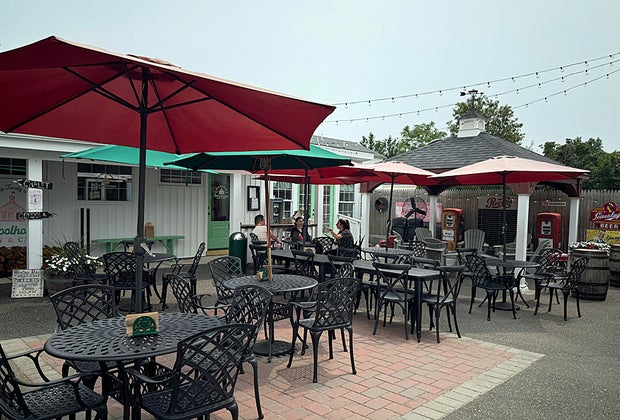 Schoolhouse Play and Cafe: Courtyard