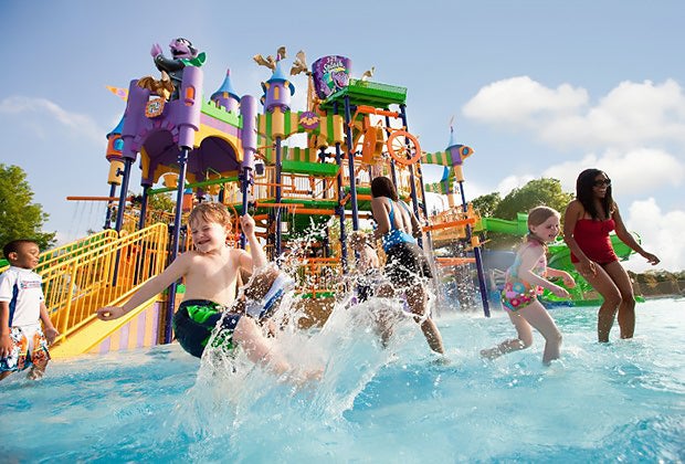 kids splash in water park