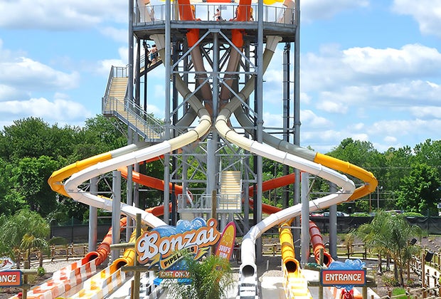 Best Outdoor Water Parks in the US: Hurricane Harbor at Six Flags New England