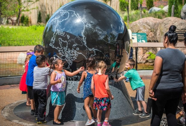 Lincoln Park Zoo photo by Dice Sales courtesy of the Illinois Tourism Bureau