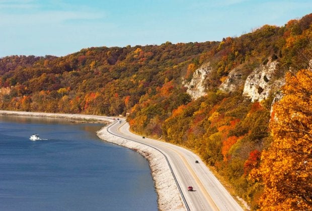 These towns near Chicago have some of the best fall colors in the Midwest. Photo courtesy of Illinois.gov