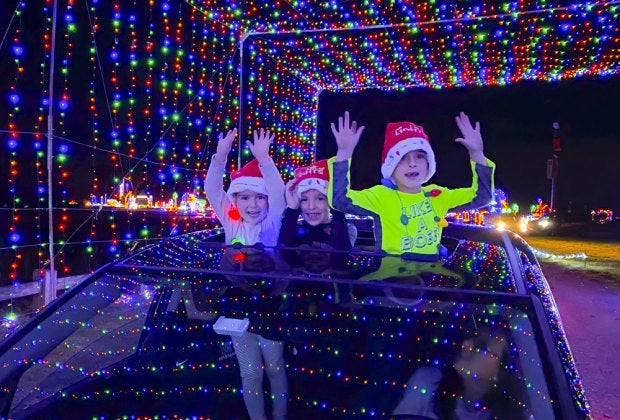 Raise a hand if you're excited for the best holiday lights drive-thrus and Christmas light shows in Connecticut! Magic of Lights photo courtesy of the XL Center
