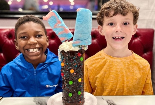 A trip to Foxwoods Resort can be a pretty sweet getaway for the whole family! Photo by @elidgoss courtesy of the Sugar Factory Facebook page