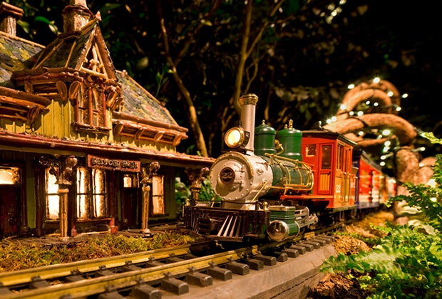 NYC Holiday Train Show Will Debut Brooklyn Landmarks for 2016