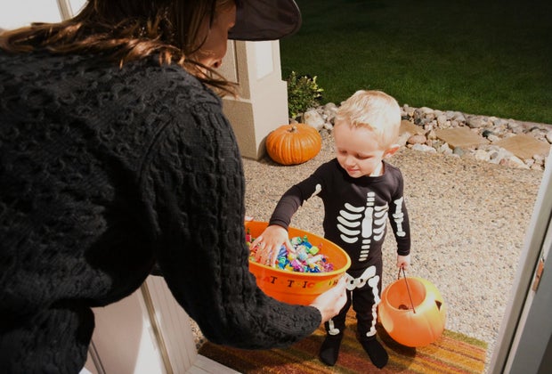 Halloween fun facts for kids about candy