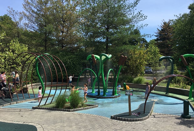 100 things to do in New Jersey with kid before they grow up: Van Saun Park splash pad