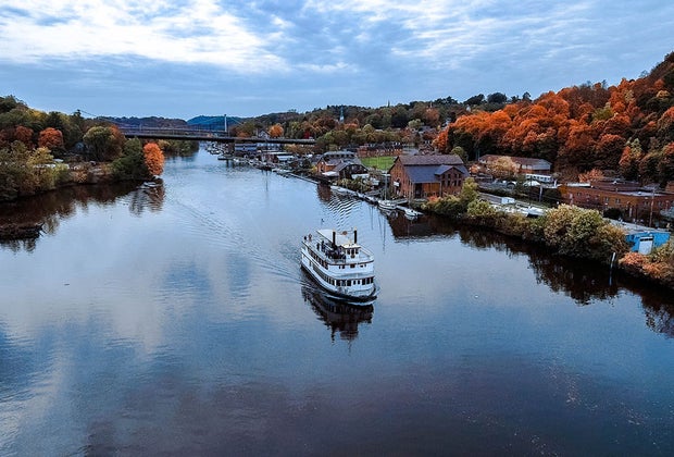 Things To Do in Kingston with Kids: Hudson River Boat Cruises