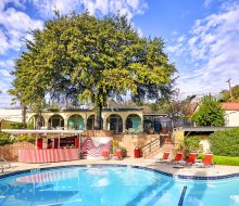 The retro kidney-shaped pool at the Austin Motel on the south side of the river. Photo courtesy of Visit Austin.