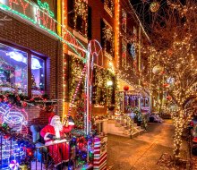 Take a sparkling selfie at the Miracle on South 13th Street. Photo by K. Kelly for Visit Philadelphia