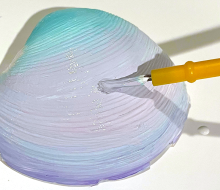 Seashell crafts are a fun way preserve beach-day memories. 