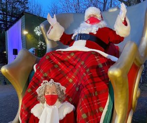 Pictures with Santa in Westchester and the Hudson Valley: Santa and Mrs. Claus in their sleigh