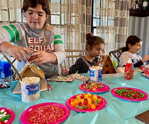 Christmas Activities and Christmas Crafts for Kids: Gingerbread houses