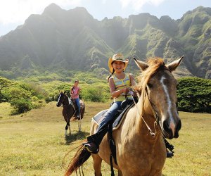 kids horseback riding at kuoloa ranch