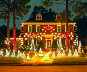 beautiful christmas lights on houses