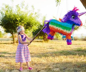 Kids' birthday parties: piñata in a park
