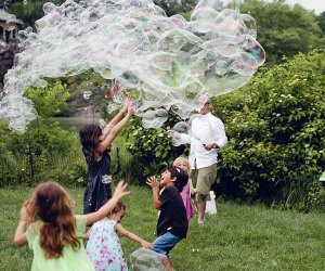 Bubbledad is an NYC birthday party entertainer 