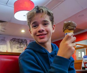 Image of child with Friendly's ice cream