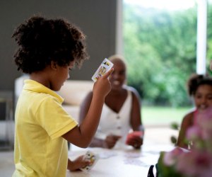 Playing dinner table games can really help the family bond at mealtime. 