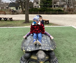 The Best Zoos and Aquariums for Chicago Kids: Cosley Zoo
