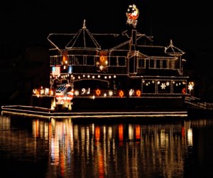 Cruise Of Lights Mommy Poppins