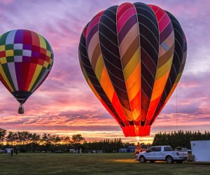 Image of hot air balloons lifting off, Narragansett, RI.