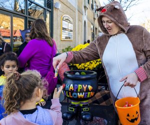 Aville-o-Ween. Photo courtesy of the Andersonville Chamber of Commerce