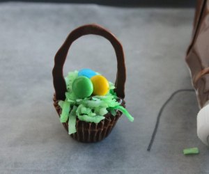 Easter Desserts, Easter Recipes, and Easter Brunch Ideas: Reese’s Cup Easter Basket Treats 