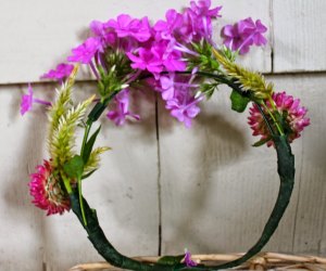 How to make a flower crown for kids with live flowers!