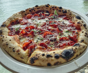 Kid-Friendly Waterfront Restaurants in NYC for Dinner With a View Head to Time Out Market for Fornino's delicious pizza and a lovely view of Manhattan from the Brooklyn waterfront. Photo courtesy of Fornino