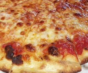 Frank Pepe's delicious pizza. Photo courtesy of @threeohfries